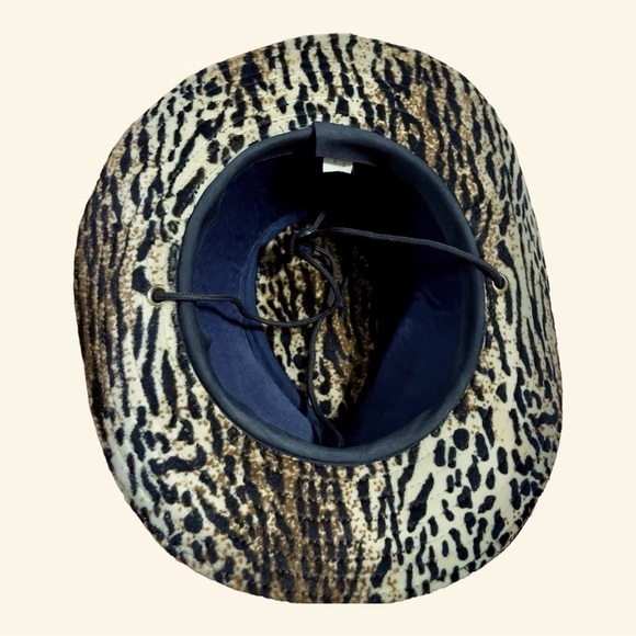Velvet Cheetah Print Western
Hat With Chin Strap 1990s...vintage - Picture 7 of 9